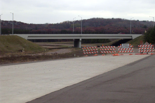 North Crossing Extension overpass on US-53 bypass freeway